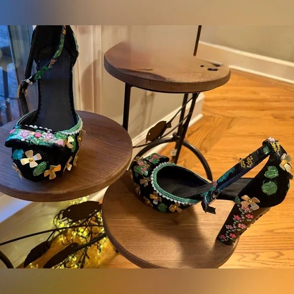 Elegant Black Floral Embellished Heels, size 41 - Picture 7 of 17